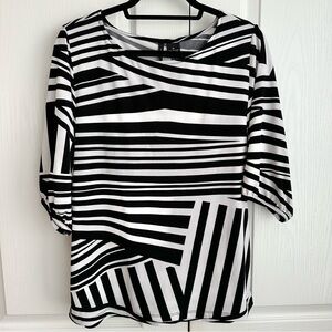 New Directions Black and White Graphic 3/4 Sleeve Blouse